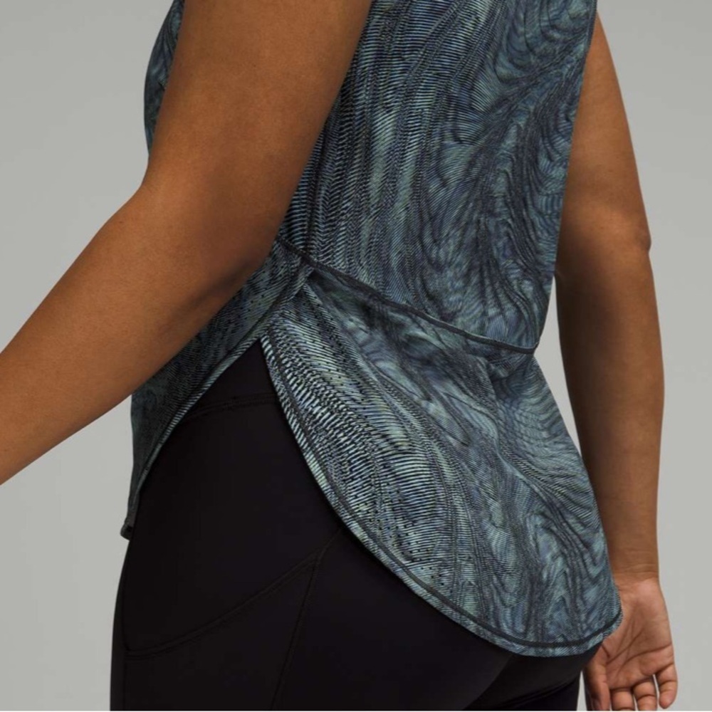 Lululemon 10 High Neck Split Hem Run Tank in Dimensional Icing Blue Multi - Picture 3 of 8